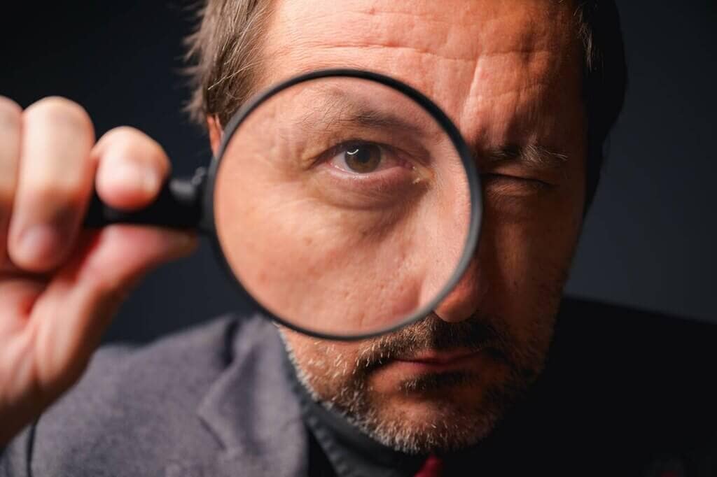 Dedektif Nasıl Çalışır? Görünmezlik ve Analiz